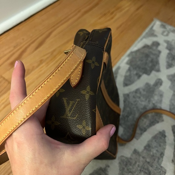 LOUIS VUITTON Authentic Louis Vuitton Monogram Canvas Trocadero 27 Bag - Picture 8 of 17